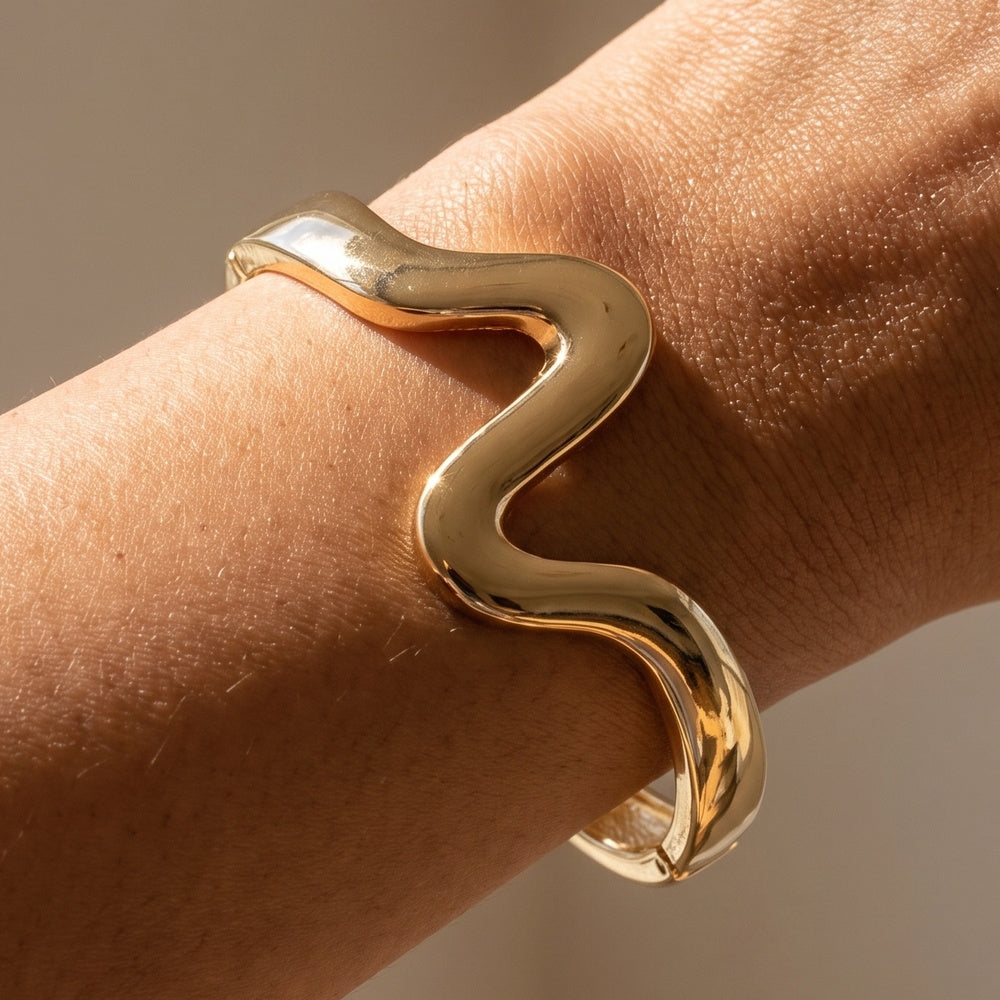 Wave Curve Hinge Cuff