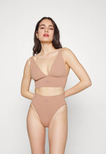 Load image into Gallery viewer, 720° Stretch Seamless Longline Lounge Bralette